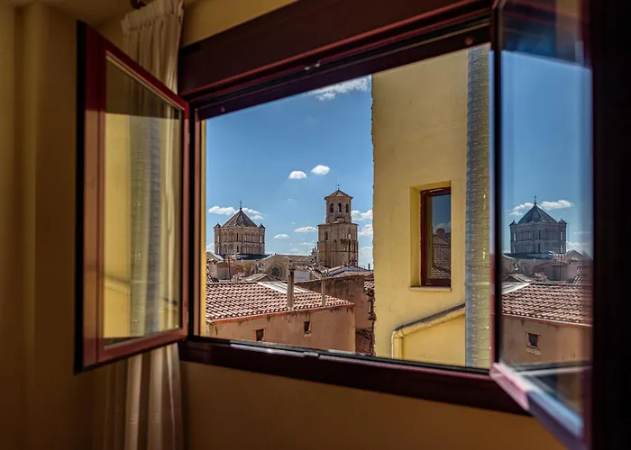 Alda Plaza Mayor בית הארחה